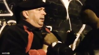 Tini kisasszony és a 30 centis fekete kukac