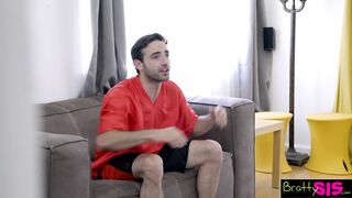 A szexy tini hölgyemény tv nézés helyzett szopna