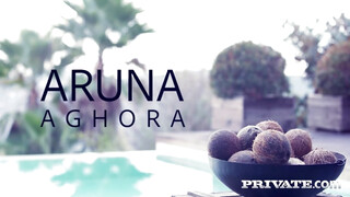 Aruna Aghora pici muffja finoman megdugva