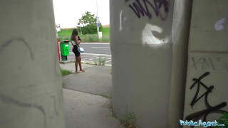 Public Agent - Csöcsös csoki spiné pénzért szexel