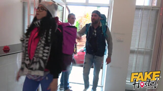 Fake Hostel - Brazil picsa a pasija előtt baszik