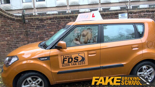 Fake Driving School - pici cicis gamer csajszi meztelenül közösül