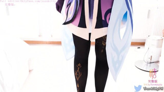 Cosplay-es hölgyemény lábbal dug és aztán őt reszelik