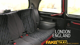 FakeTaxi - szűk pinájú nag mellű hölgyemény