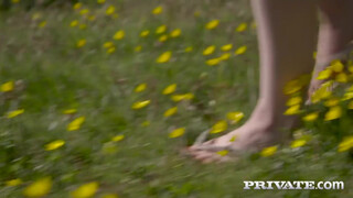Private - Ella Hughes a szabadban baszik