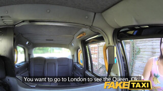 FakeTaxi - Kolumbiai bige közösül a taxissal