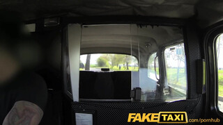 FakeTaxi - ártatlan kicsike tini lány és a vastag hímtag