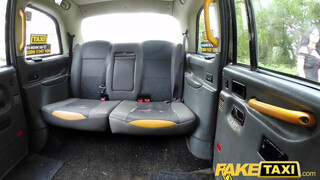 Fake Taxi - Csöcsös spiné kúr a hátsó ülésen