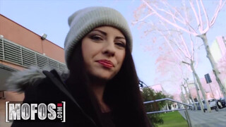 MOFOS – Rebecca Volpetti hatalmas farokkal megkúrva