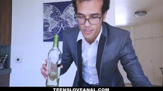 Teens Love anal - izgató picsa felkínálja a picsáját