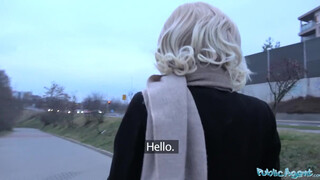 Public Agent - világos szőke csoki nőci és a vastag pöcs