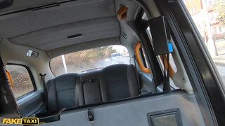 Fake Taxi - Didi Zerati a méretes kannás francia lány