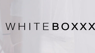 WhiteBoxxx - Vera Wonder a fullos magyar kiscsaj