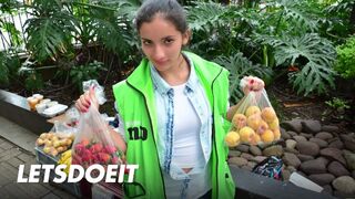 Latin Amerikai milf mary gomez arcára spriccel a forró dugás után