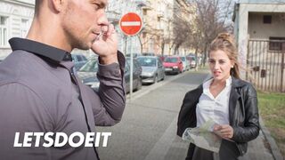 Lenyűgöző turista Silvia Dellai mélyen megkefélve egy helyi krapek által