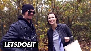 Méretes csöcsű barna hajú német kisasszony felvétel a hatalmas kombiban vad baszásra
