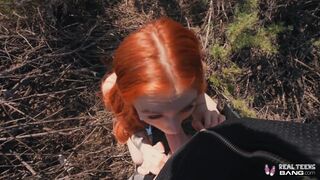 Fullos vörös tini Madi Collins kibelezi a puncáját és durván megdugja a hatalmas kárója