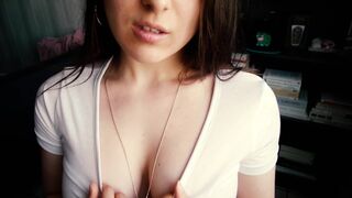 Tini amatőr barna hajú hatalmas keblű csaj asmr relax kefélése