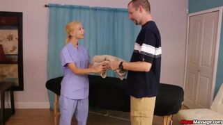 Világos Szőke tini hardcore boldog befejezést kínál ügyfelének a Nookiesnál